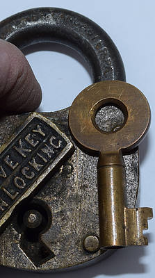 CM&STP SIGNAL LOCK