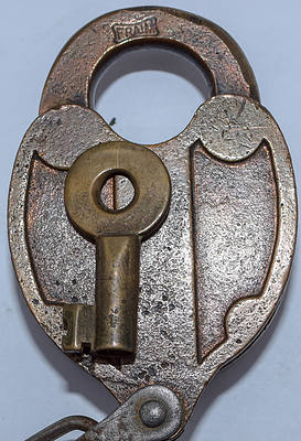 R CO LOCK