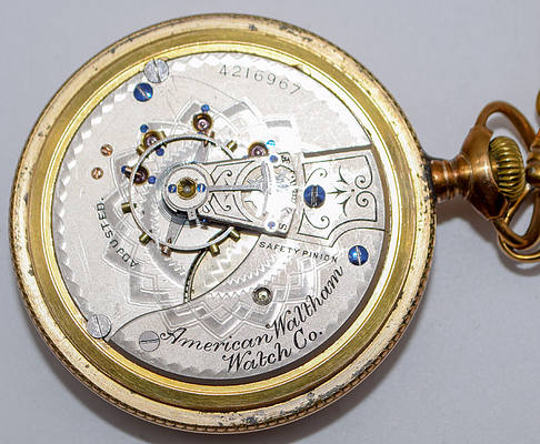 AMERICAN WALTHAM WATCH BADGE