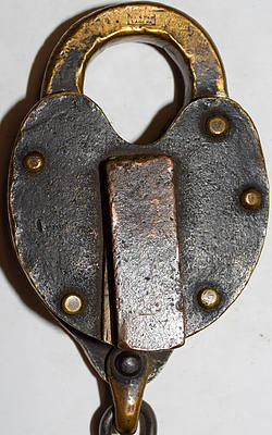 UPD AND G R'Y LOCK