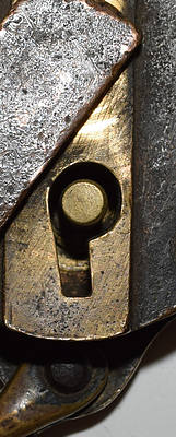UPD AND G R'Y LOCK