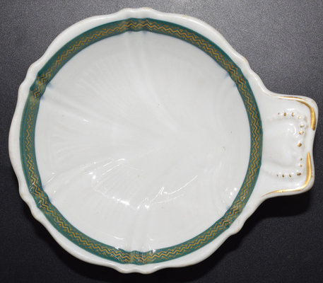 READING SEASHORE SHELL DISH