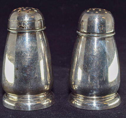 GN SALT & PEPPER SHAKERS