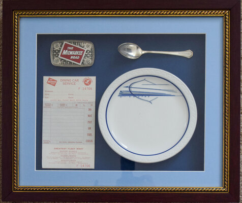 CMSTP&P HIAWATHA PLATE