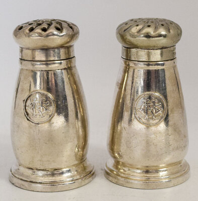 GNR SALT & PEPPER SET