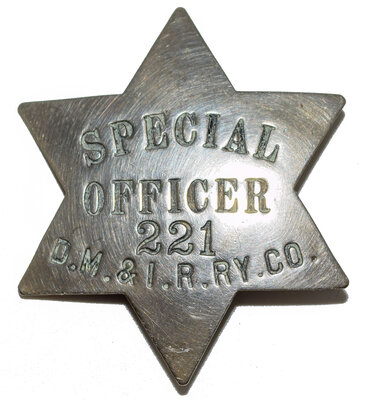 DM&IRRY CO SPECIAL OFFICER 221 BADGE