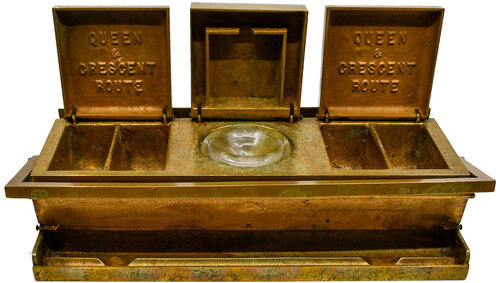 QUEEN & CRESCENT ROUTE DESK CADDY