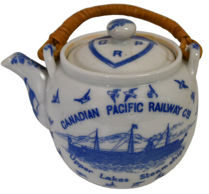 CANADIAN PACIFIC RAILWAY TEAPOT